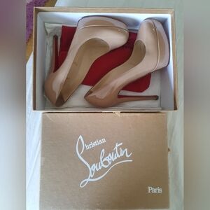 - Christian Louboutin bianca pump
